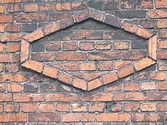 Category:Brickworks with relief patterns - Wikimedia Commons