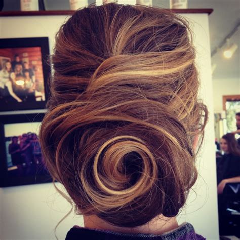 Vintage Look to Glam: Swirl Hair Designs - Pretty Designs