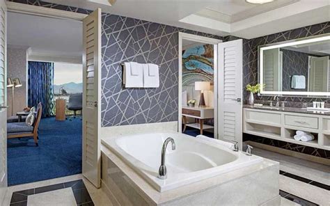 Mandalay Bay Rooms & Suites | Photos & Info | Las Vegas Hotels