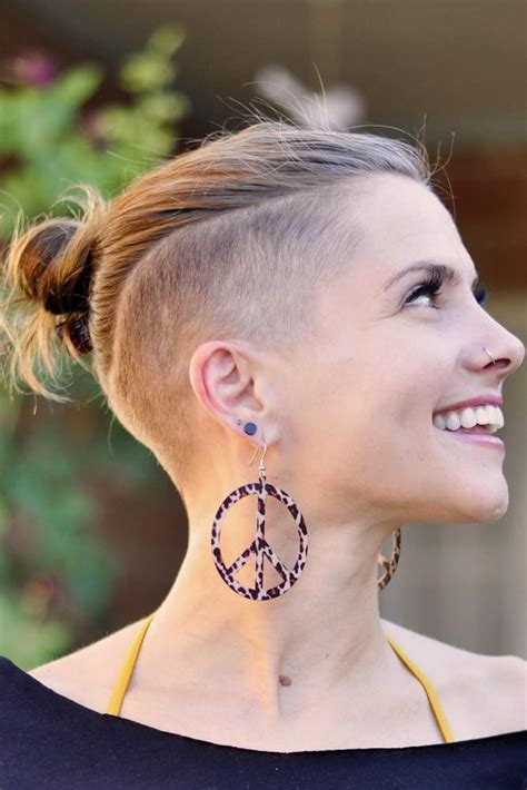 24 Süße & rebellische Frisuren mit halbrasiertem Kopf für moderne Mädchen | Half shaved head ...