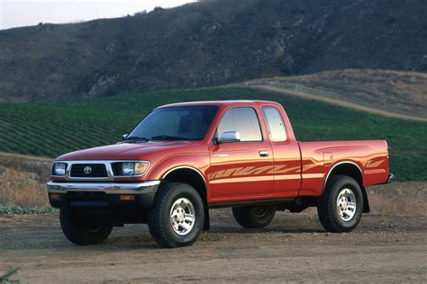 The 1995 Toyota Tacoma looks just like today's model - CNET