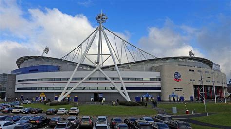 Bolton Wanderers back bid to end gambling sponsorship - BBC News