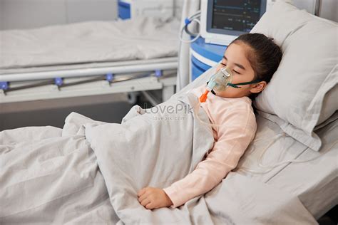 Little Girl Sick In Hospital With Respirator Picture And HD Photos | Free Download On Lovepik