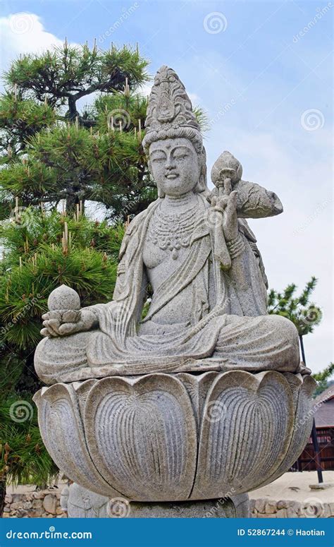 Statue Of Kannon At Zojoji Temple In Tokyo, Japan Stock Photo | CartoonDealer.com #197928894