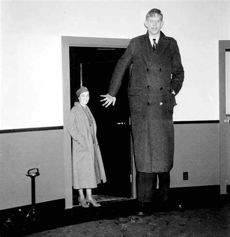 Robert Wadlow: The tallest man in history seen through stunning ...