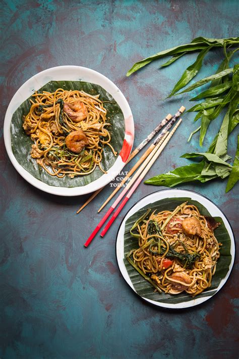 Mie Kangkung Belacan Medan (Spicy stir-fried noodles with shrimp paste and water spinach)