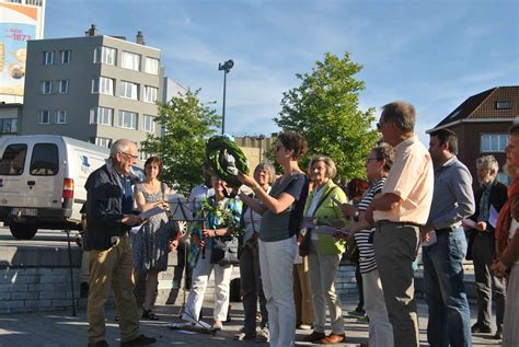 Bloemenkrans voor bootvluchtelingen in Dender te Aalst… | Persregiodender.be