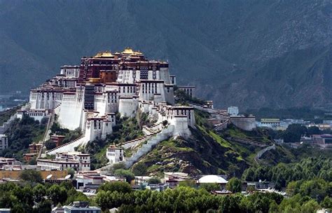 Potala Palace | Series 'The most inaccessible buildings in the world' | OrangeSmile.com