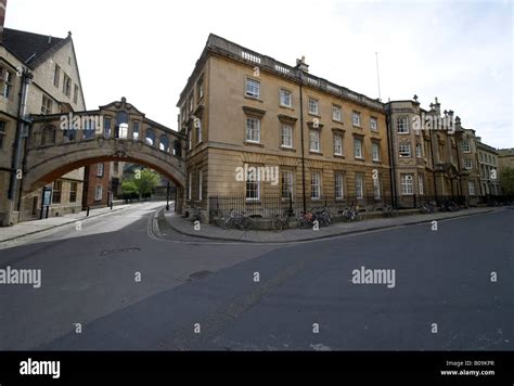 Hertford College 'Bridge of Sighs' which links the Colleges Old and New ...