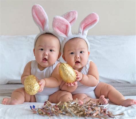 Baby Twins dressed in Cute Matching Outfits – Fubiz Media