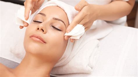 Skin Brightening Facial - Ombré Salon