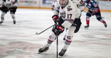 Captain of junior hockey team in Ayr, Ont. dies at arena | Globalnews.ca