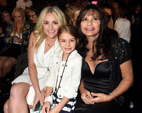 Britney Spears torches mom Lynne in scathing Instagram post