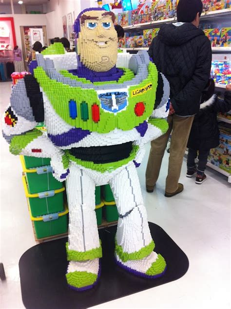 Life size Buzz Lightyear at Lego store in Japan : lego