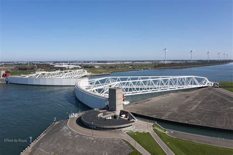 Maeslant Barrier | The Maeslantkering ("Maeslant barrier" in… | Flickr