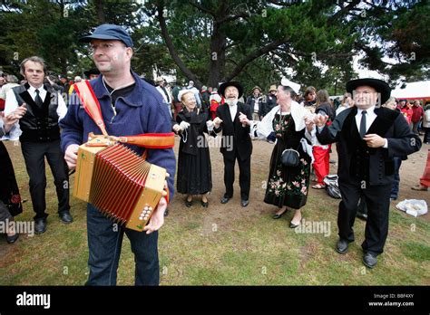 Breton traditional dress hi-res stock photography and images - Alamy