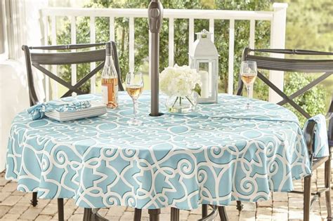 4 Best Outdoor Tablecloths with Umbrella Hole (practical & pretty) - Picnic Tale