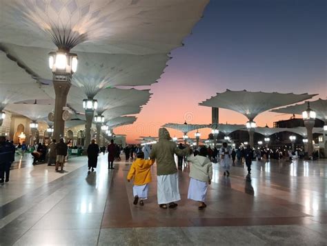 Beautiful Night in Masjid Nabawi Madinah Editorial Photo - Image of clothing, masjid: 270238761