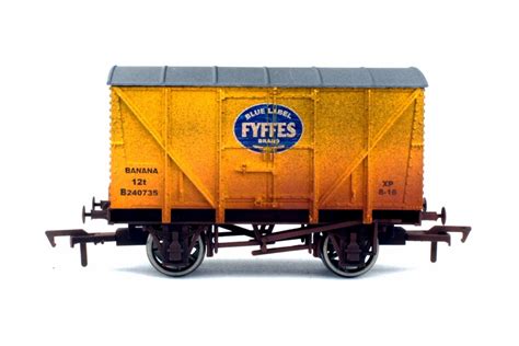 4F-016-111 Dapol OO Gauge Banana Van Fyffes Yellow B240735 Weathered OO Gauge Model Railway Wagons