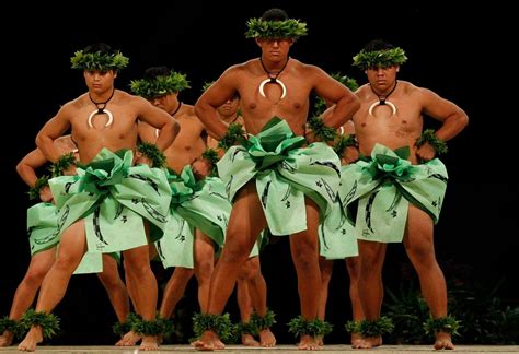 Hawaiian Hula Dancers Men And Women