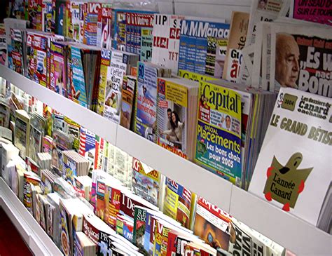 Difference Between Newspaper and Magazine | Difference Between