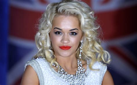 Rita Ora HD Wallpaper: Glamorous English Singer with Blonde Hair and Jewelry