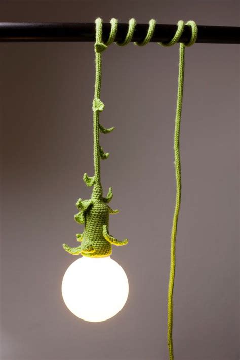 Crocheted Lamp with small green leaves by Lampapam on Etsy, €42.00 | Luminárias coloridas ...