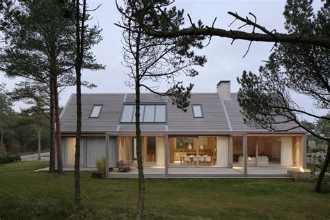 This Swedish Retreat Fuses Scandinavian Vibes With Traditional Barn ...