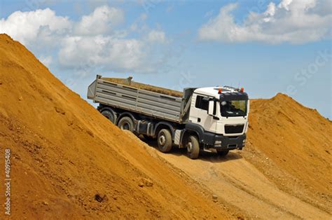 "lkw auf baustelle" Stockfotos und lizenzfreie Bilder auf Fotolia.com ...