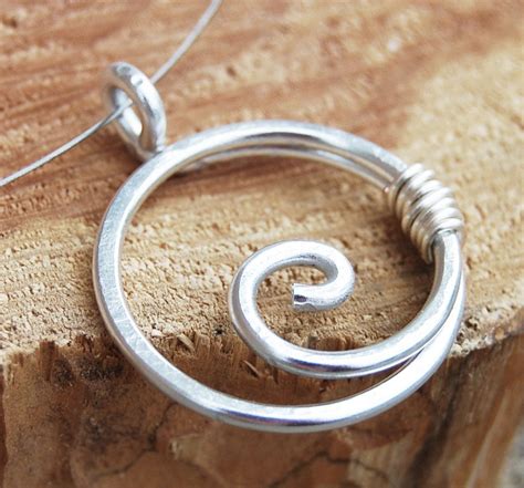 Aluminum Necklace. Spiral. Circle. Minimalist. Silver. Wire Jewelry. #jewelrynecklaces # ...