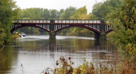 Photo Gallery of the Walkway alongside the River Clyde from Glasgow ...