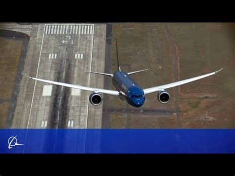 Boeing 787 Dreamliner Near-Vertical Takeoff - Video - Thrillist