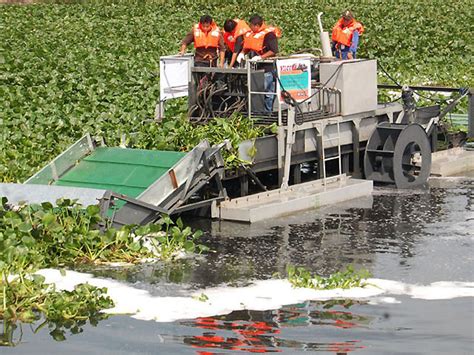 DOST launches water hyacinth harvesting machine | Photos | GMA News Online