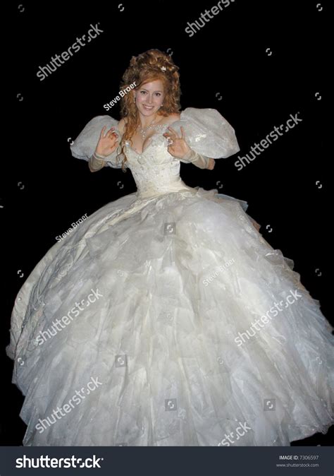 Amy Adams On Set Enchanted New Stock Photo 7306597 | Shutterstock