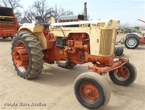 Case 730 tractor in Kinsley, KS | Item DQ9807 sold | Purple Wave