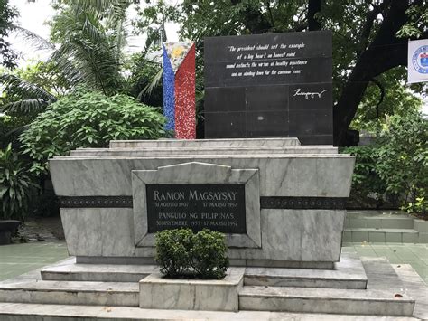 LOOK: Manila North Cemetery ‘home’ to past presidents, ‘Da King’ | Inquirer News