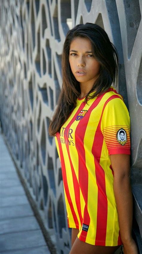 Pin by ogasawara ryo on サッカー | Soccer girl, Hot football fans, Football ...