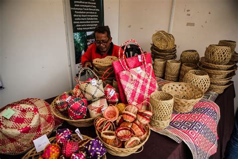 Weaving Crafts (Mengkuang) – Beautiful Terengganu