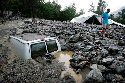 1 dead, thousands stranded in California mudslides