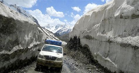 Drive through Zoji la Pass - From Kashmir to Ladakh | Gigaplaces.com