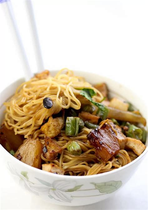 Mi Xao Chay Recipe (Vegetarian Soft Egg Noodle Stir Fry) | Food