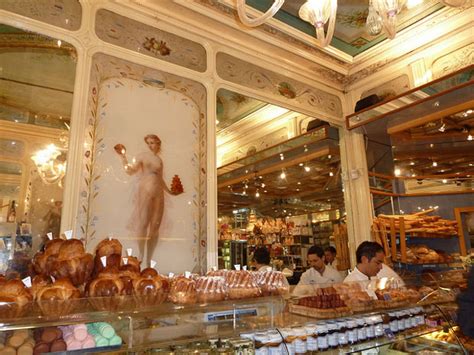 Patisserie Stohrer interior. Photo, divento – Paris Plus Plus