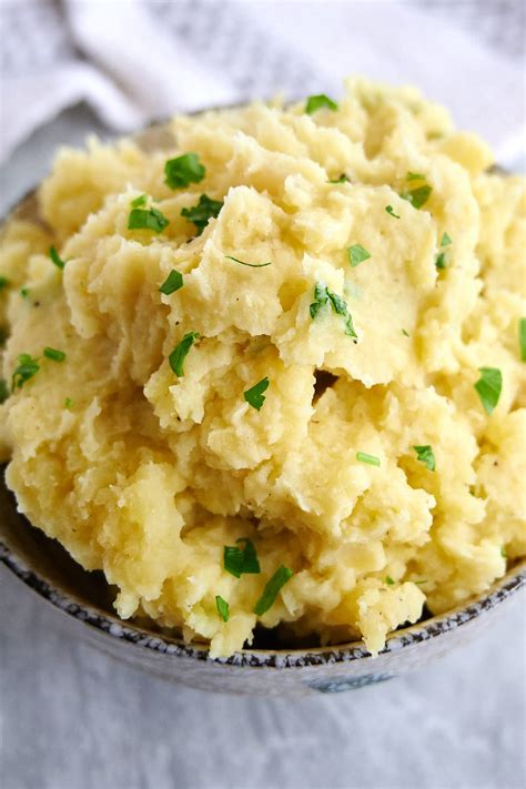 Garlic Mashed Potatoes - Craving Tasty