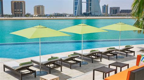 Bahrain Pool Services and Amenities | Four Seasons Hotel Bahrain