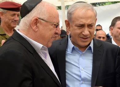 Netanyahu visits gravesite of brother Yoni on anniversary of Entebbe ...