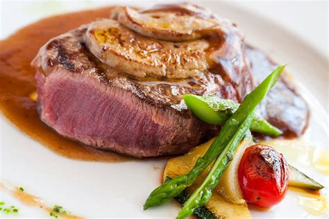 Recette filet de boeuf rossini, en croûte de champignons - Marie Claire