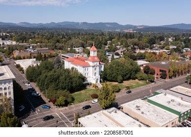 Benton County Courthouse Downtown Corvallis Oregon Stock Photo 2208587001 | Shutterstock