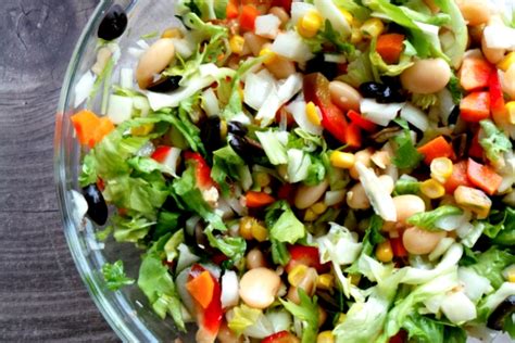 8-MINUTE HIGH-FIBER SATISFYING SALAD