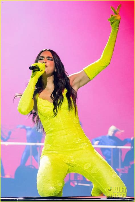 Dua Lipa Kicks Off 'Future Nostalgia Tour' 2022 - Set List Revealed!: Photo 4702157 | Music ...