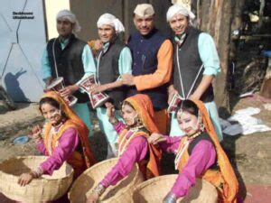 Traditional Dress of Uttarakhand: Pahadi Attire of Garhwali People